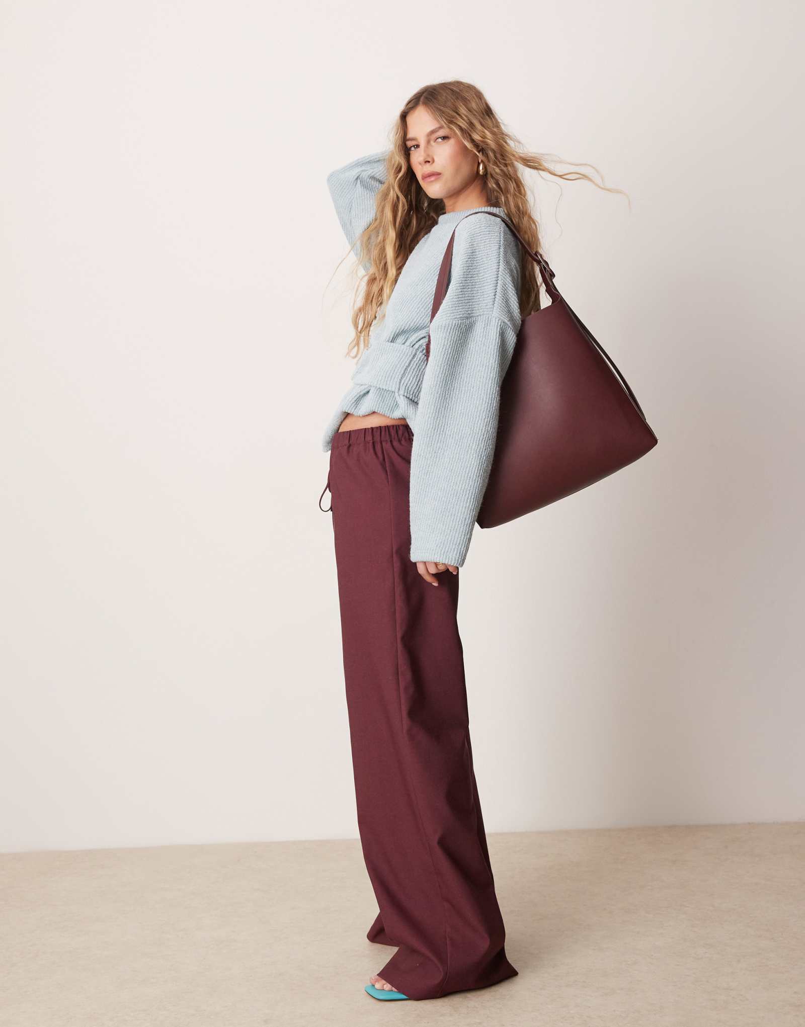 Дизайнерские брюки ASOS с широкими штанинами сливового цвета, сшитые по индивидуальному заказу