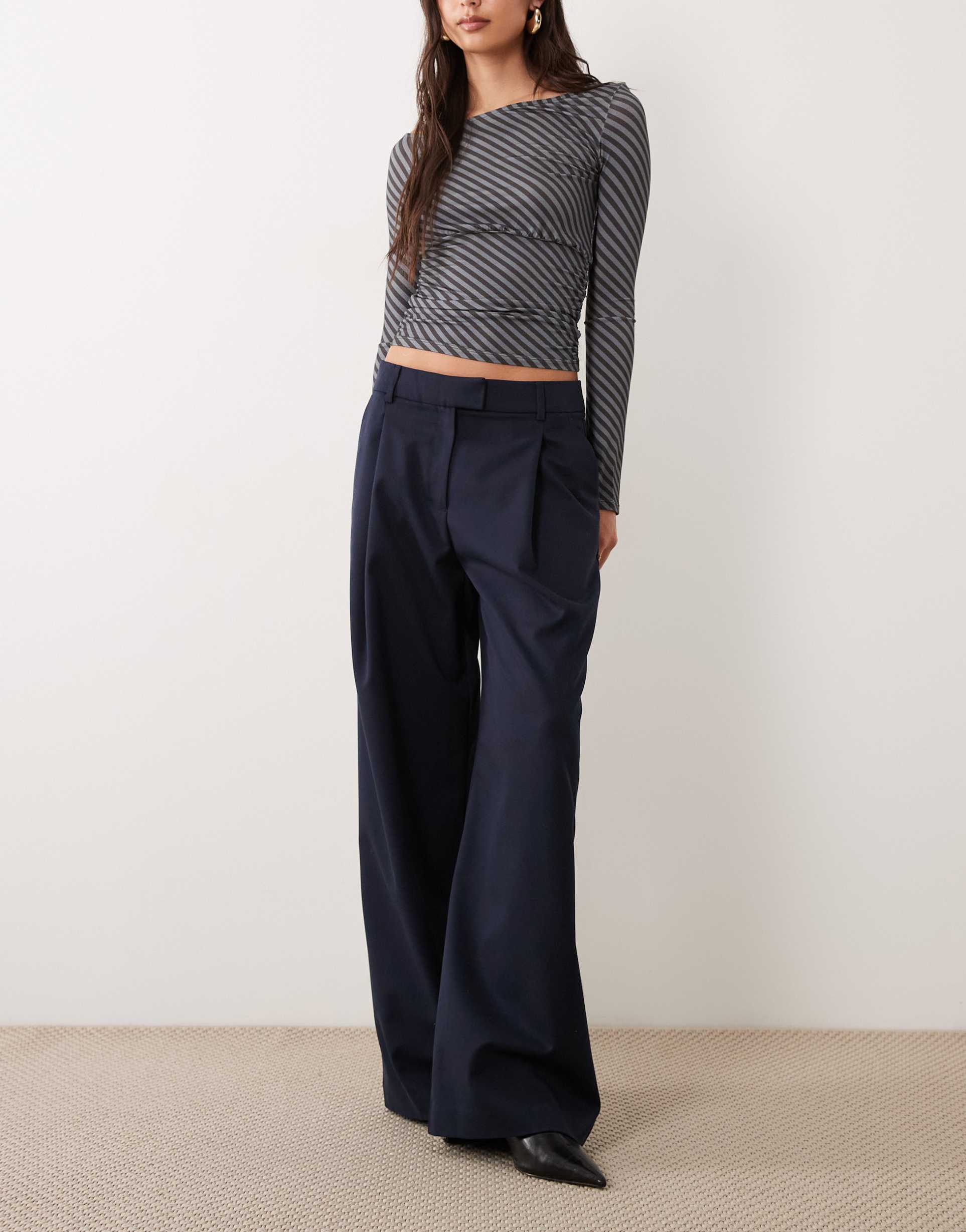 asos design tailored wide leg slouchy pants in navy