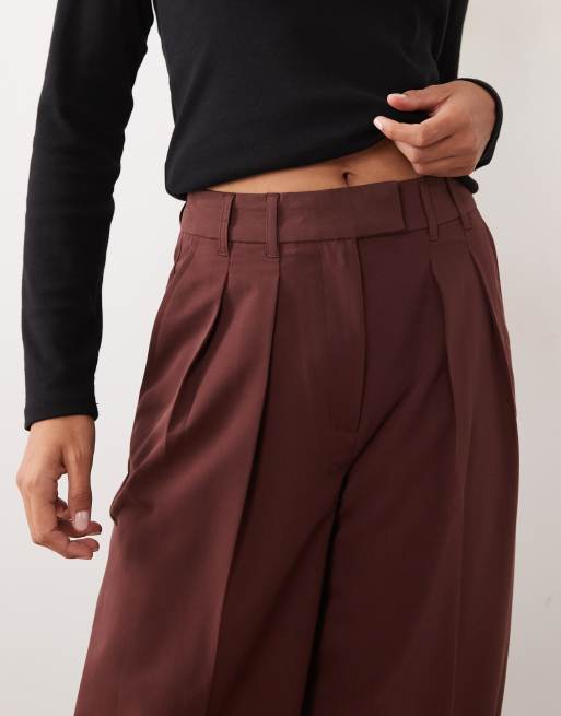 ASOS DESIGN Tailored wide leg trousers with pleat detail in deep brown, 4 of 5