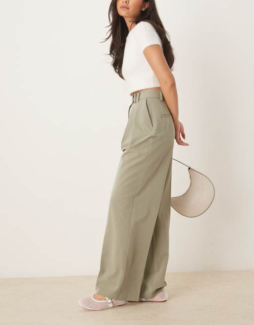 ASOS DESIGN tailored wide leg trousers with pleat detail in khaki, 2 of 5