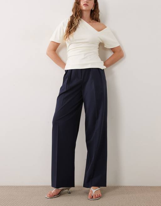 ASOS DESIGN Tailored wide leg trousers with pleat detail in navy, 2 of 5