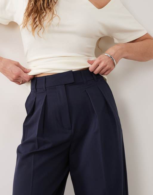 ASOS DESIGN Tailored wide leg trousers with pleat detail in navy, 3 of 5