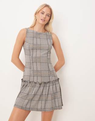 ASOS DESIGN Tall - Ärmelloses Minikleid in rosa kariert mit U-Boot-Ausschnitt und tiefer Taille-Bunt