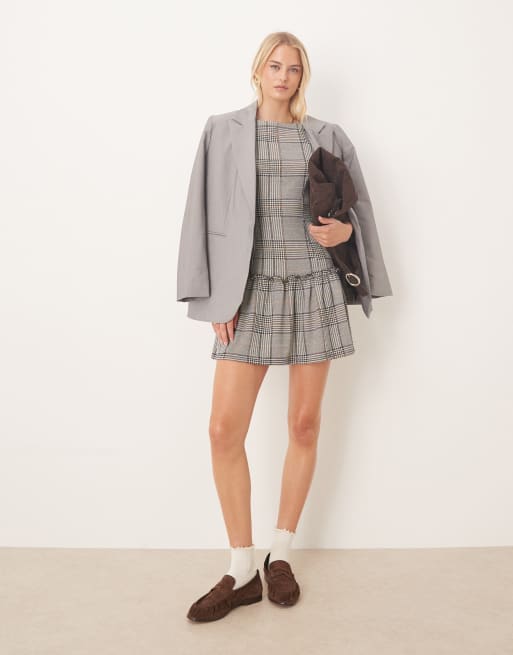 ASOS DESIGN Tall – Ärmelloses Minikleid in rosa kariert mit U-Boot-Ausschnitt und tiefer Taille, 2 von 4