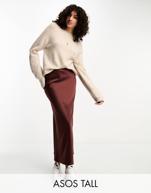 ASOS DESIGN Tall – Asymmetrischer Midirock aus Satin in Schokoladenbraun 