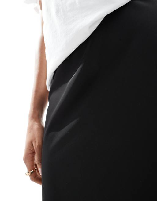 ASOS DESIGN Tall – Asymmetrischer Satin-Midirock zum Schlüpfen in Schwarz, 5 von 5