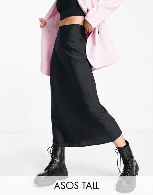 ASOS DESIGN Tall - Asymmetrischer Satin-Midirock zum Schlüpfen in Schwarz