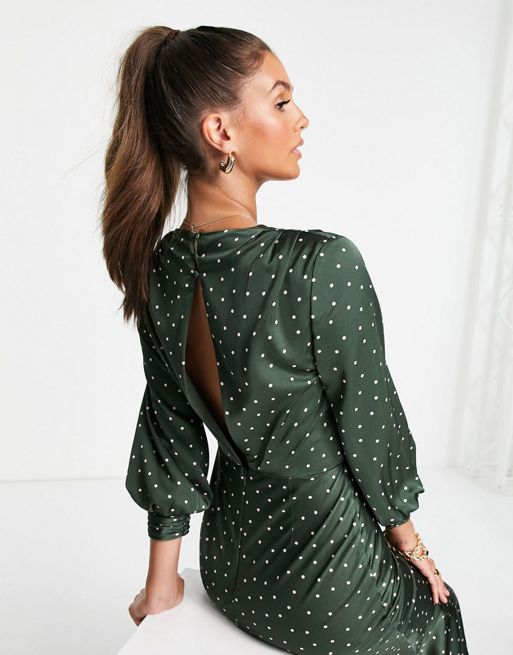 ASOS DESIGN Tall – Atłasowa sukienka midi w kropki z guzikami i wiązaniem z  przodu | ASOS