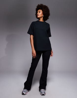 ASOS DESIGN Tall - Ausgestellte Jogginghose aus Interlock-Stoff in Schwarz, Kombiteil