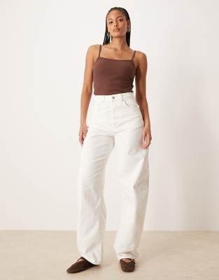 ASOS DESIGN Tall - Barrel-Jeans in Ecru mit hohem Bund-Weiß