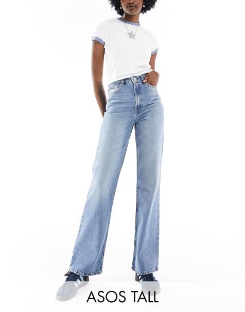 ASOS DESIGN Tall – Bequeme Jeans mit geradem Schnitt und Stretchanteil in Mittelblau - view 1