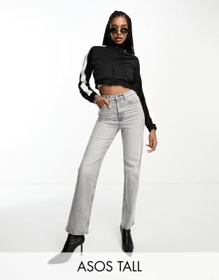 ASOS DESIGN Tall - Bequeme, kurz geschnittene Jeans mit geradem Schnitt und Stretchanteil in Grau