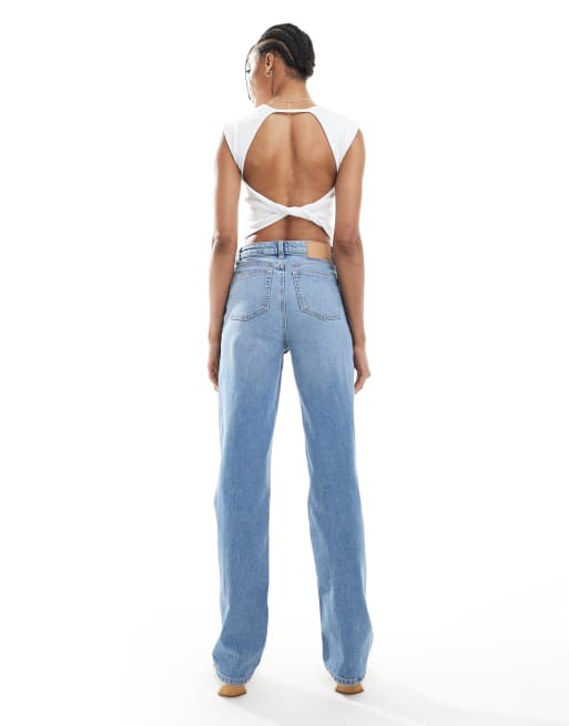 ASOS DESIGN Tall – Bequeme Stretch-Jeans in hellem Mittelblau mit geradem Schnitt, 2 von 5