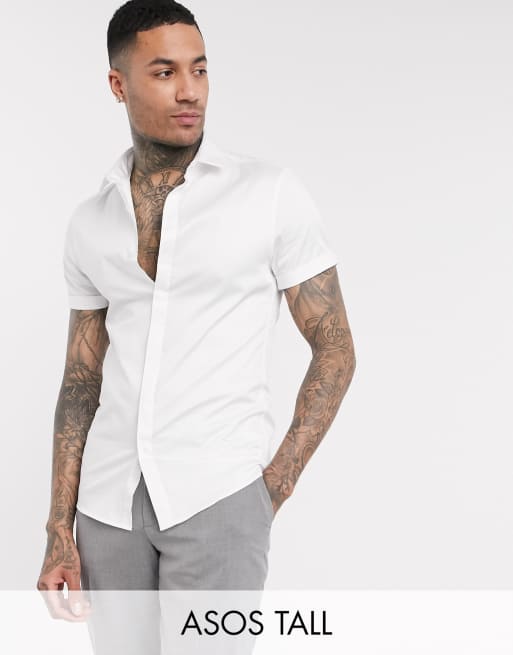 ASOS DESIGN Tall – Biała satynowa koszula o obcisłym kroju z krótkim rękawem