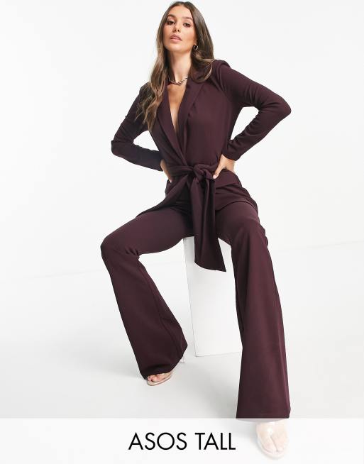 ASOS DESIGN Tall - Blazer de tailleur en jersey avec ceinture nouée style obi - Lie-de-vin