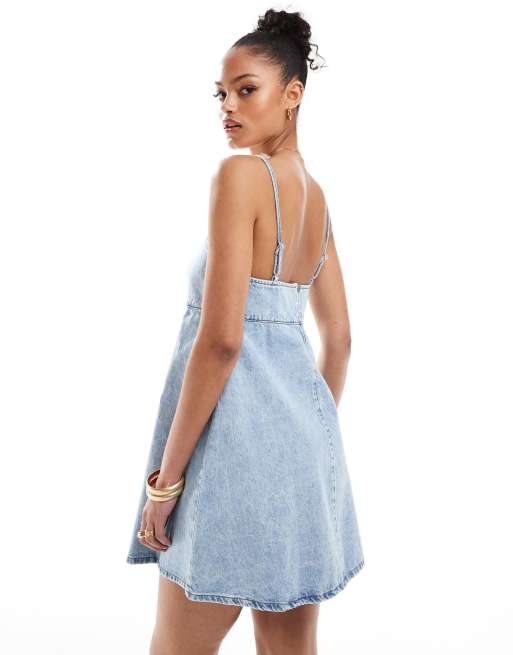 ASOS DESIGN Tall – Blekt miniklänning i denim med smala axelband, 2 av 4