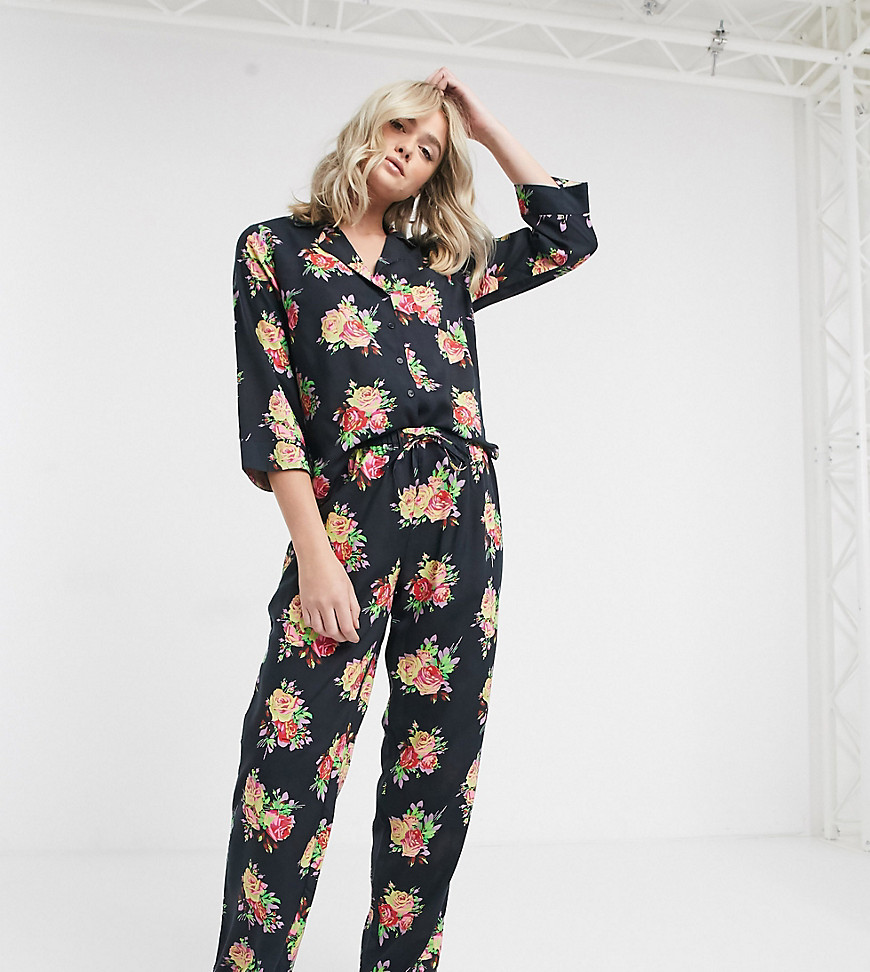 ASOS DESIGN Tall – Blommigt pyjamasset med skjorta och byxor i 100% modal-Grön
