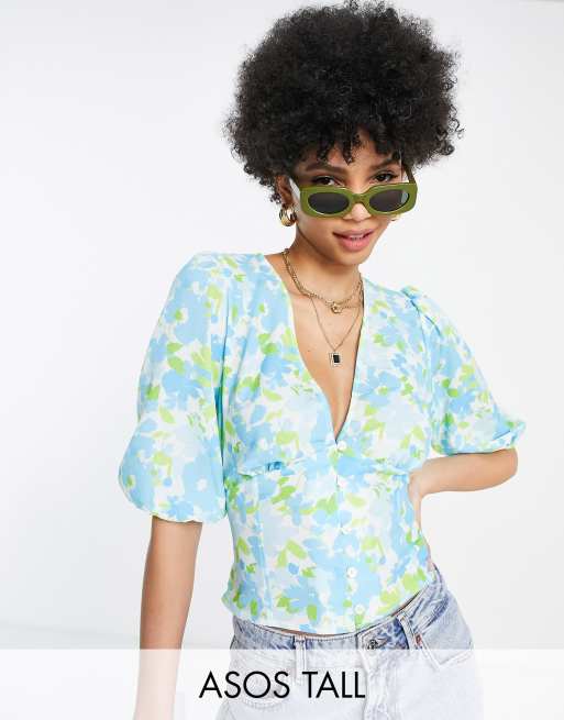 ASOS DESIGN Tall – Bluzka z obszernymi rękawami, wiązaniem z tyłu i guzikami z przodu w niebiesko-biały wzór w kwiaty