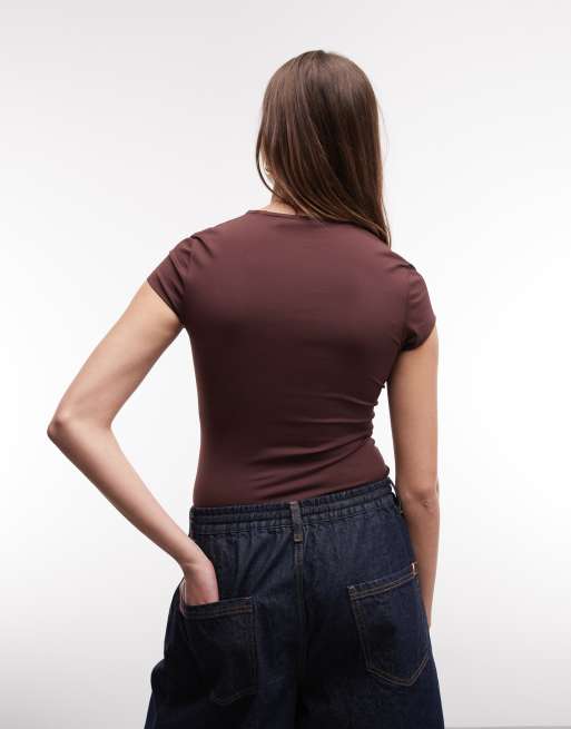 ASOS DESIGN Tall - Body marrón chocolate ceñido de manga corta de poliamida, 4 de 4