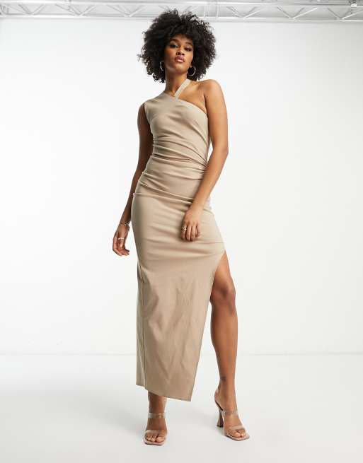 ASOS DESIGN Tall - Bodycon midi jurk van bengaline met blote schouder, overslag bij de hals en split in camel, 4 van 4
