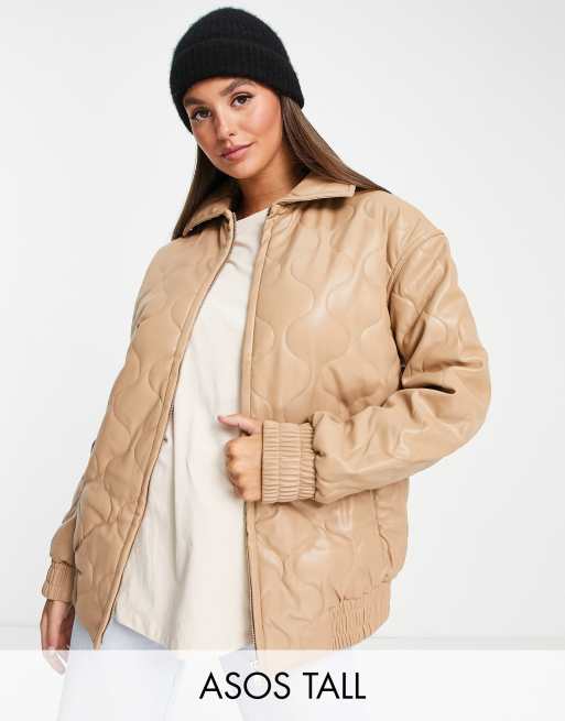 ASOS DESIGN Tall - Bomber matelassé en similicuir - Fauve