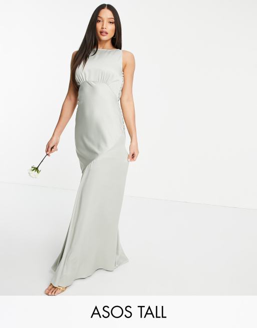 ASOS DESIGN Tall Bridesmaid Satin Maxikleid mit seitlichem Knopfdetail und Wasserfallausschnitt hinten ASOS