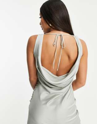 ASOS DESIGN Tall – Bridesmaid – Satin-Maxikleid mit seitlichem Knopfdetail  und Wasserfallausschnitt hinten | ASOS