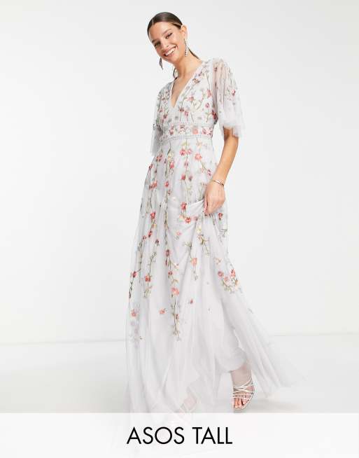 ASOS DESIGN Tall - Brudepiger - Lyseblå udsmykket maxikjole med blomsterbroderi og flagrende ærmer