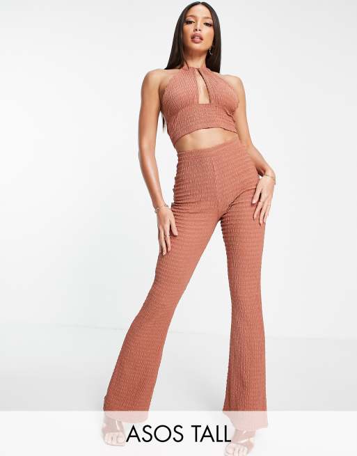 ASOS DESIGN Tall – Minkfärgat strukturerat strandset med topp och byxor, 2 av 3