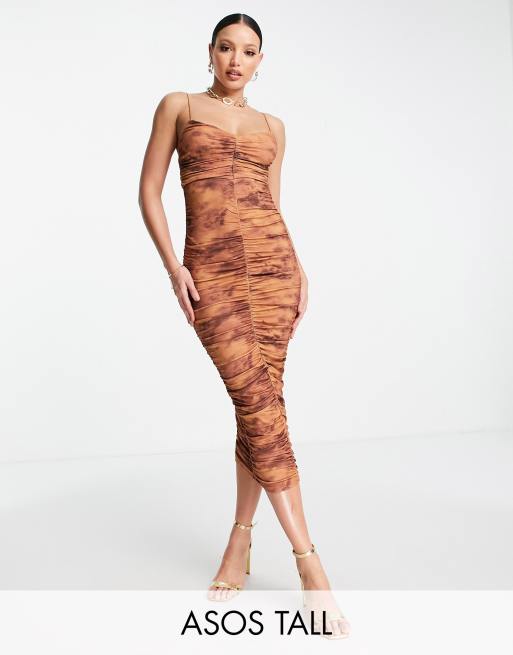 ASOS DESIGN Tall - Cami-midikjole med rynket detalje i rust batikfarve