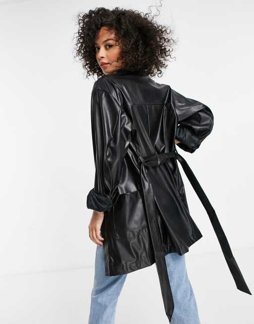 ASOS DESIGN Tall - Camicia giacca in pelle sintetica nera con allacciatura in vita, 2 di 4