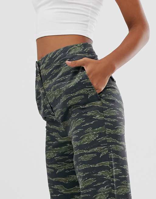 Lululemon Women's Camo Joggers - Gem