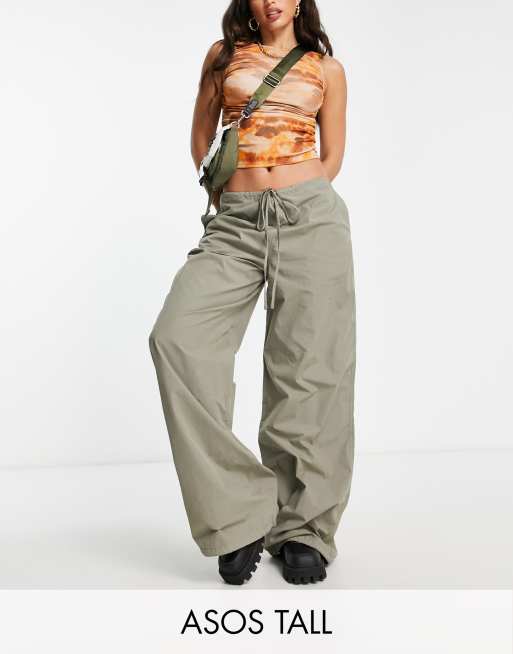 ASOS DESIGN Tall - Cargobroek met parachutepijpen in kaki