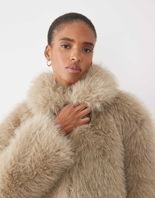 ASOS DESIGN Tall chaqueta corta con cuello de piel sintética en marrón claro, 2 de 4