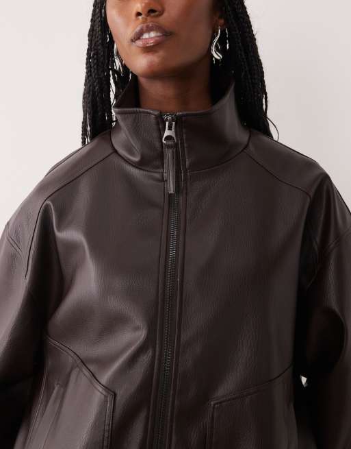 ASOS DESIGN Tall - Chokoladebrun oversized bomber-jakke i læderlook med ståkrave, 3 af 4