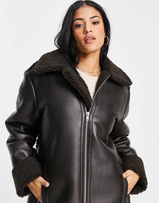 ASOS DESIGN Tall – Ciemnobrązowy panelowy płaszcz maxi z kołnierzem z kożuszka, 3 z 4