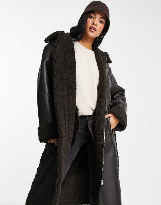 ASOS DESIGN Tall – Ciemnobrązowy panelowy płaszcz maxi z kołnierzem z kożuszka, 4 z 4
