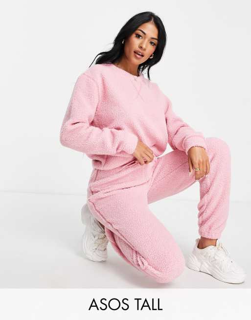 ASOS DESIGN Tall - Completo da casa in pile borg rosa con felpa e joggers