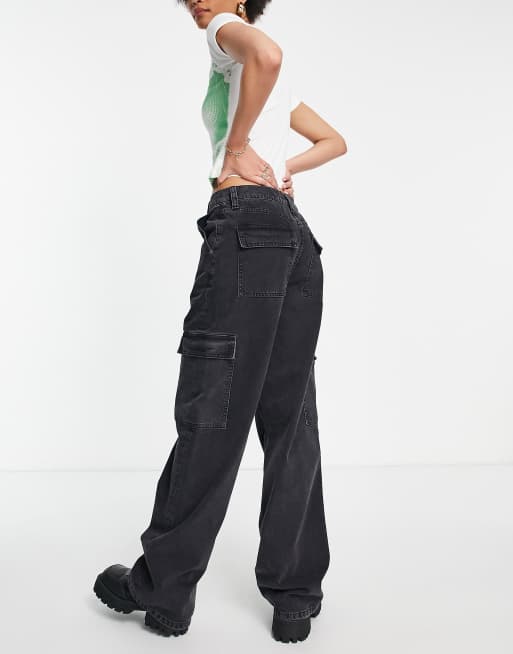 Womens - Low Rise Wide Leg Cargo Pants in Washed Black