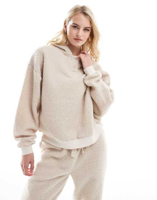 ASOS DESIGN Tall - Cremehvidt lounge-sæt med oversized hættetrøje og joggingbukser i teddy-stof, 2 af 4