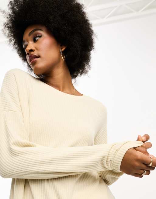 ASOS DESIGN Tall - Cremehvidt loungesæt med blød sweatshirt og bukser, 4 af 4