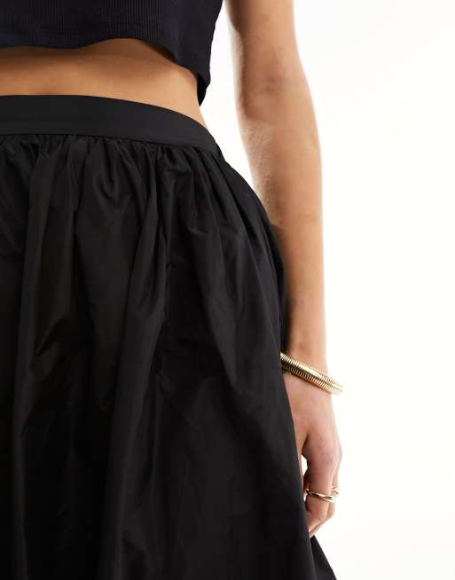 ASOS DESIGN Tall – Czarna sukienka maxi z dołem typu bombka z tafty, 3 z 5