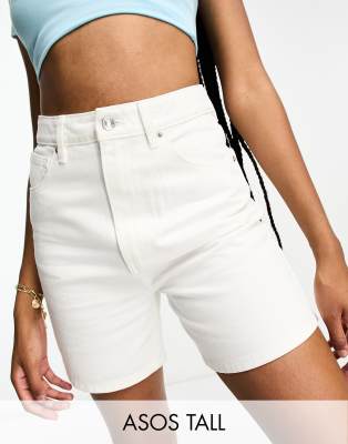 ASOS DESIGN Tall - Dad-Jeansshorts in Ecru-Neutral