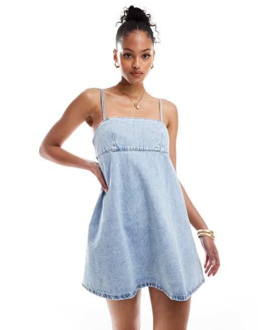 ASOS DESIGN Tall - Denim-minikjole i bleget vask med cami-stropper, 3 af 4