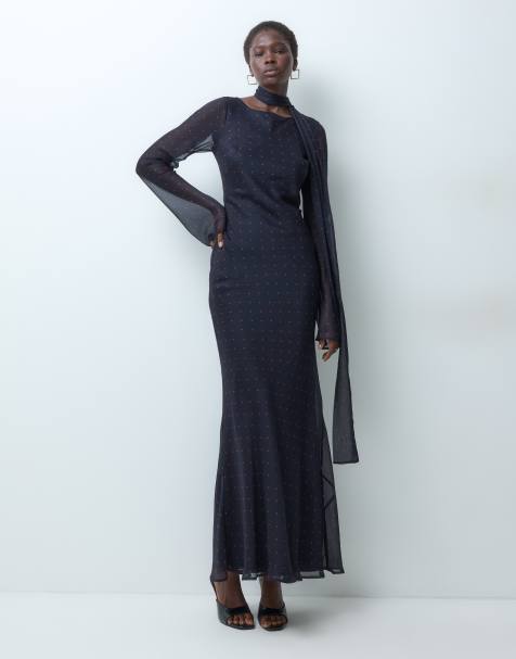 ASOS DESIGN Tall diagonalskuren maxiklänning i chiffong med matchande scarf i marinblått och rött prickmönster - view 1