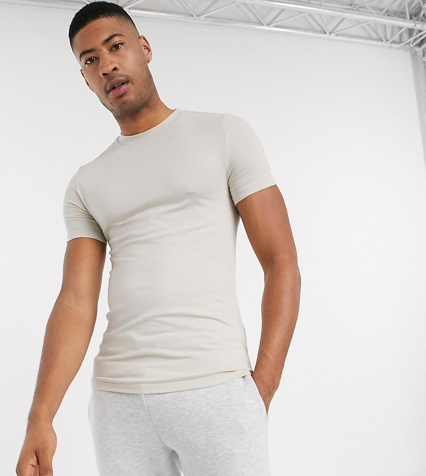 ASOS DESIGN – Tall – Ekologisk muscle fit beige t-shirt med rund halsringning