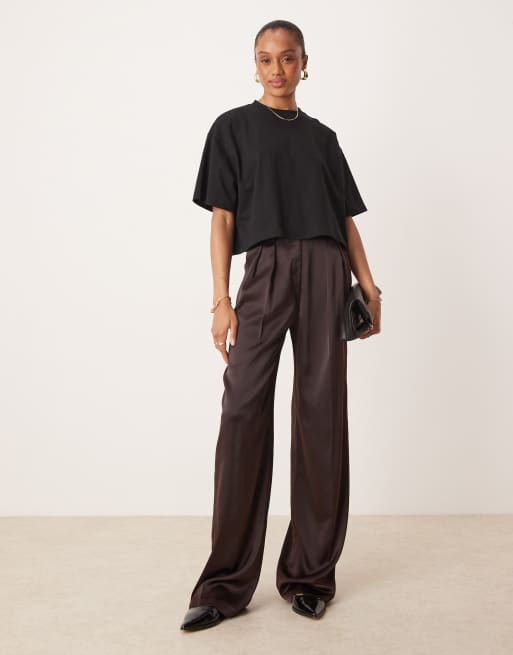 ASOS DESIGN Tall - Elegante broek van satijn met wijde pijpen in chocoladebruin, 2 van 5