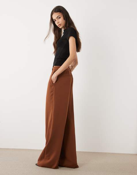 ASOS DESIGN Tall – Elegante, fließende Hose in Braun mit niedrigem Bund und maskulinem Schnitt - view 1