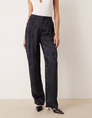 ASOS DESIGN Tall - Elegante, gerade Hose aus Satin-Jacquard in Marineblau mit hohem Bund