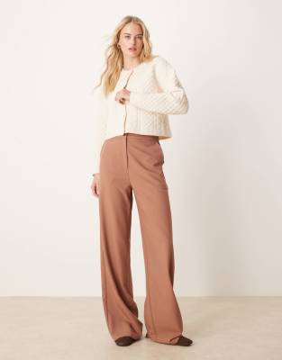 ASOS DESIGN Tall - Elegante Hose in Apricot mit lockerem, geradem Schnitt-Braun
